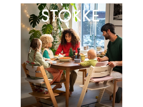 Het gezin viert samen de feestdagen. 